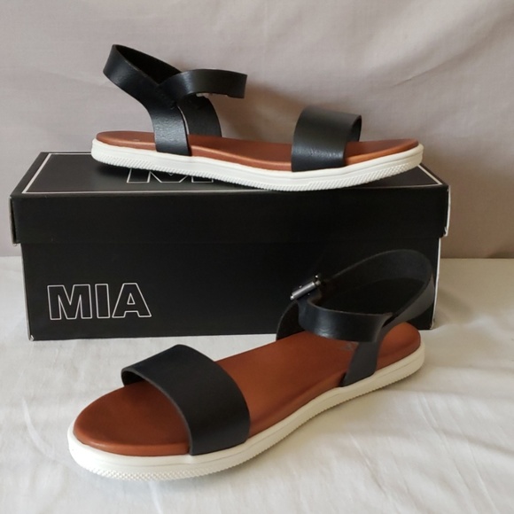 mia zion platform sandal